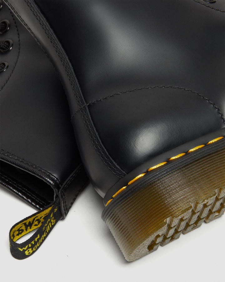 Cizme Negre De Dama Dr.martens Romania 1460 Din Piele Neteda Cu Siret