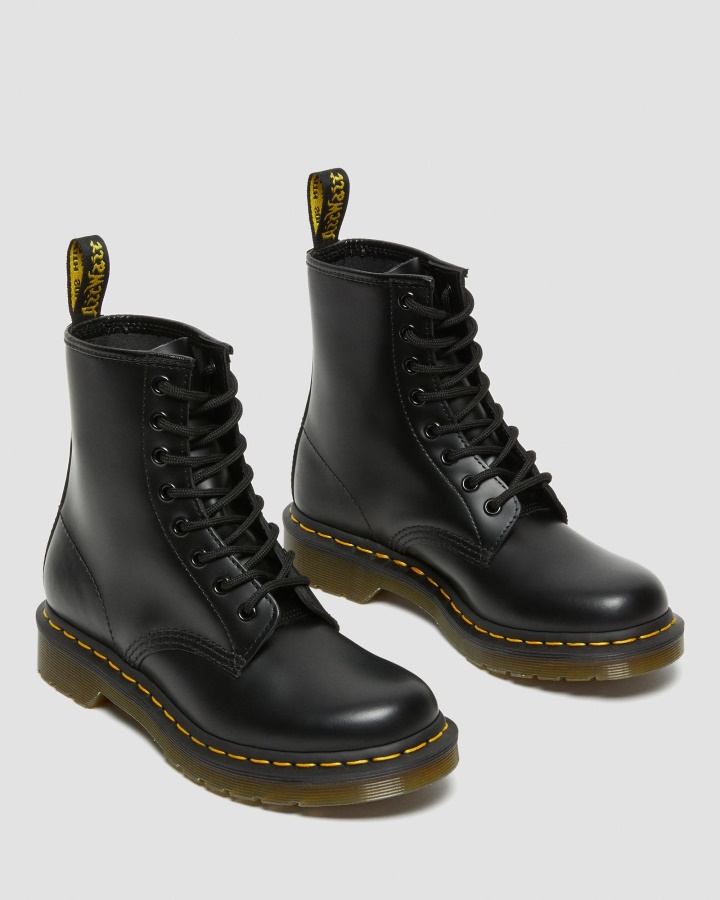Cizme Negre De Dama Dr.martens Romania 1460 Din Piele Neteda Cu Siret