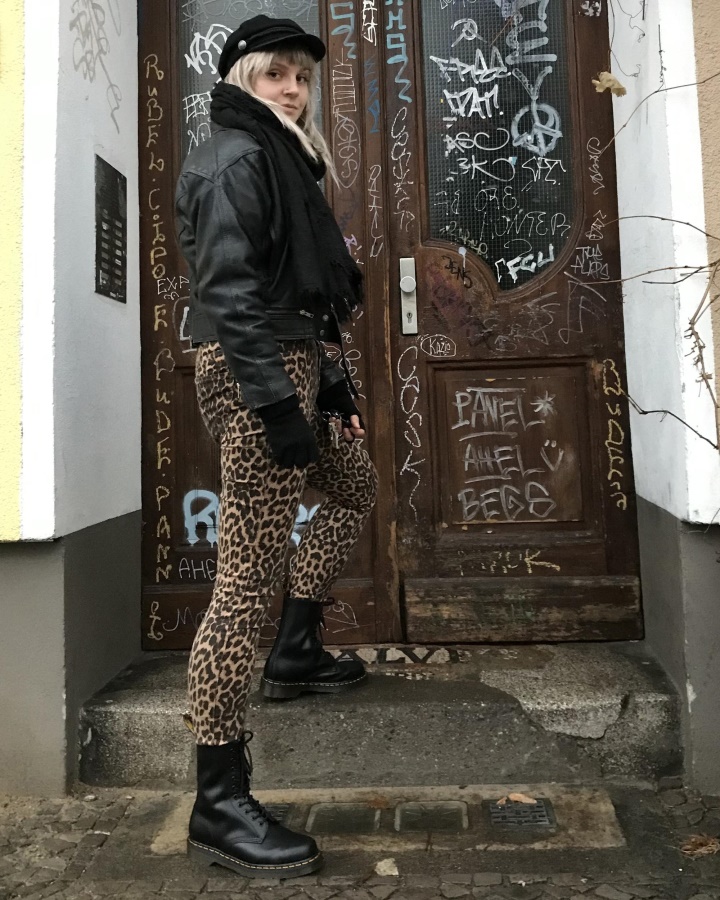 Cizme Netede Piele Neteda Dr.martens Romania 1490 Piele Neteda La Mijlocul Gambei