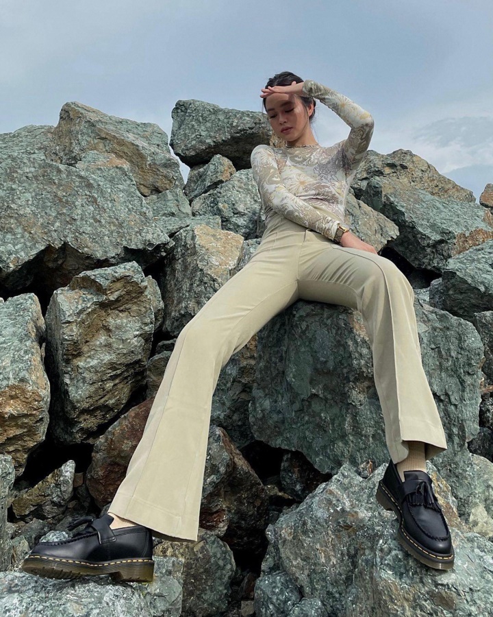 Mocasini Cu Ciucuri Din Piele Cu Cusaturi Galbene Adrian Dr.martens Romania Piele Neteda Neagra