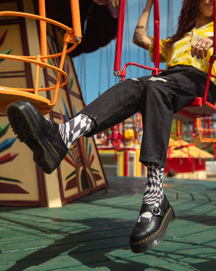 Pantofi Cu Platforma Din Piele Cu Catarama Flori Addina Dr.martens Romania Piele Nappa Frezata Neagra