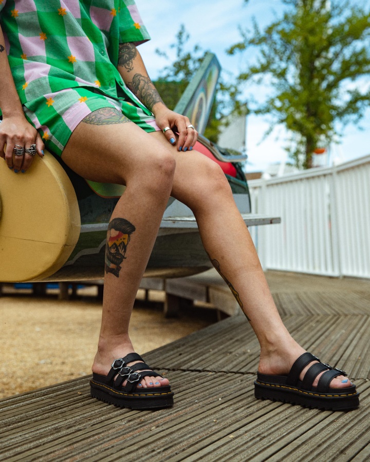 Sandale Din Piele Cu Catarama Floare Blaire Dr.martens Romania Piele Hidro Neagra