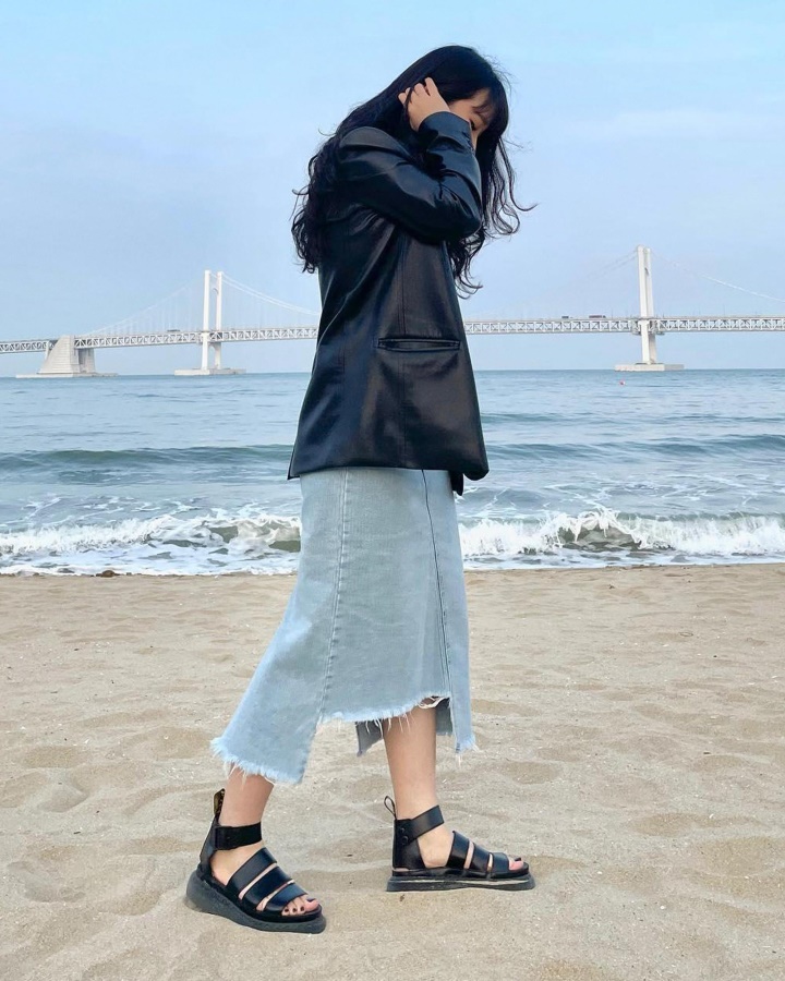 Sandale Dama Cu Curea Din Piele Clarissa Ii Negre Brando Dr.martens Romania