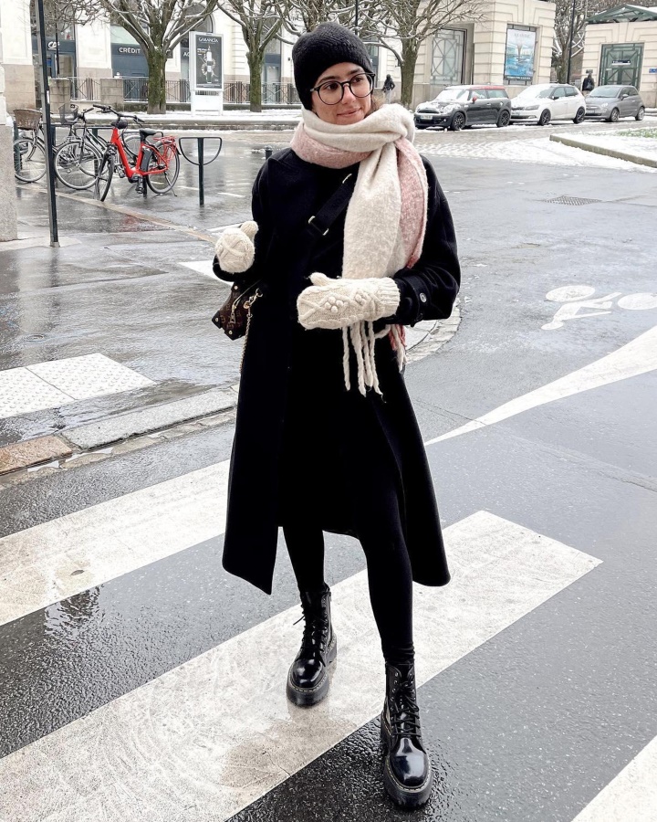 Cizme Cu Platforma Din Piele Lacuta Dr.martens Romania Jadon Neagra