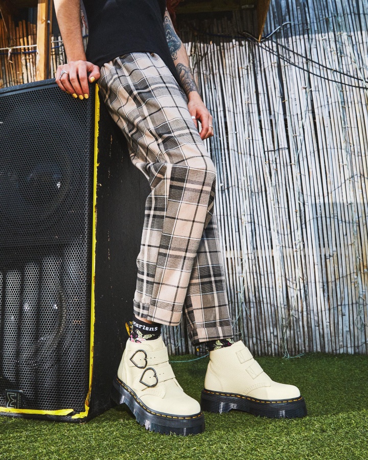 Cizme Cu Platforma Din Piele Nappa Frezata Crem Dr.martens Romania Devon Heart