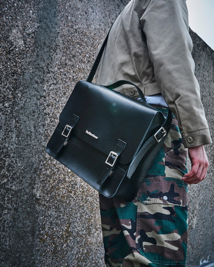 Geanta Messenger Cutie Cutie Din Piele Dr.martens Romania Neagra