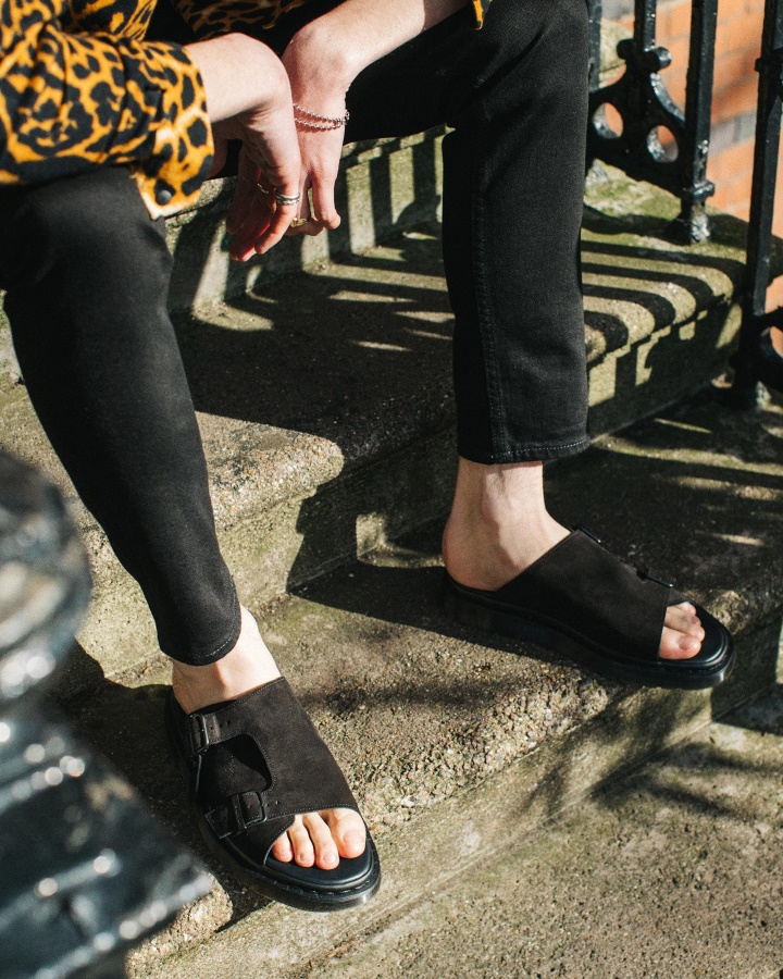 Dr.martens Romania Negru Repello Calf Piele Intoarsa Dayne Made In Anglia Sandale De Piele Intoarsa