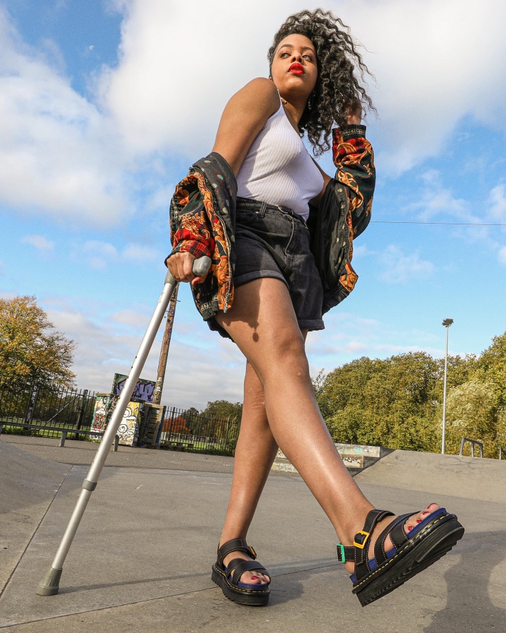 Dr.martens Romania Neagra Hydro Leather Voss Ii Colorblock Hydro Sandale Cu Curea Din Piele